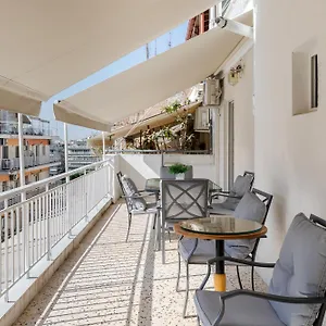 https://apt-stavroulas-house-city-center-penthouse.hotelschalkidiki.net